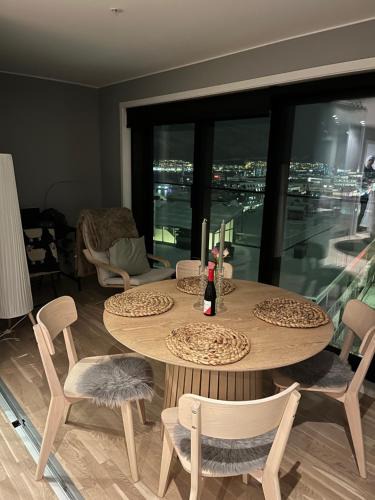 Tromso Apartment | City Center 7th Floor Apartement with Beautiful View 2 bedroom Free parking