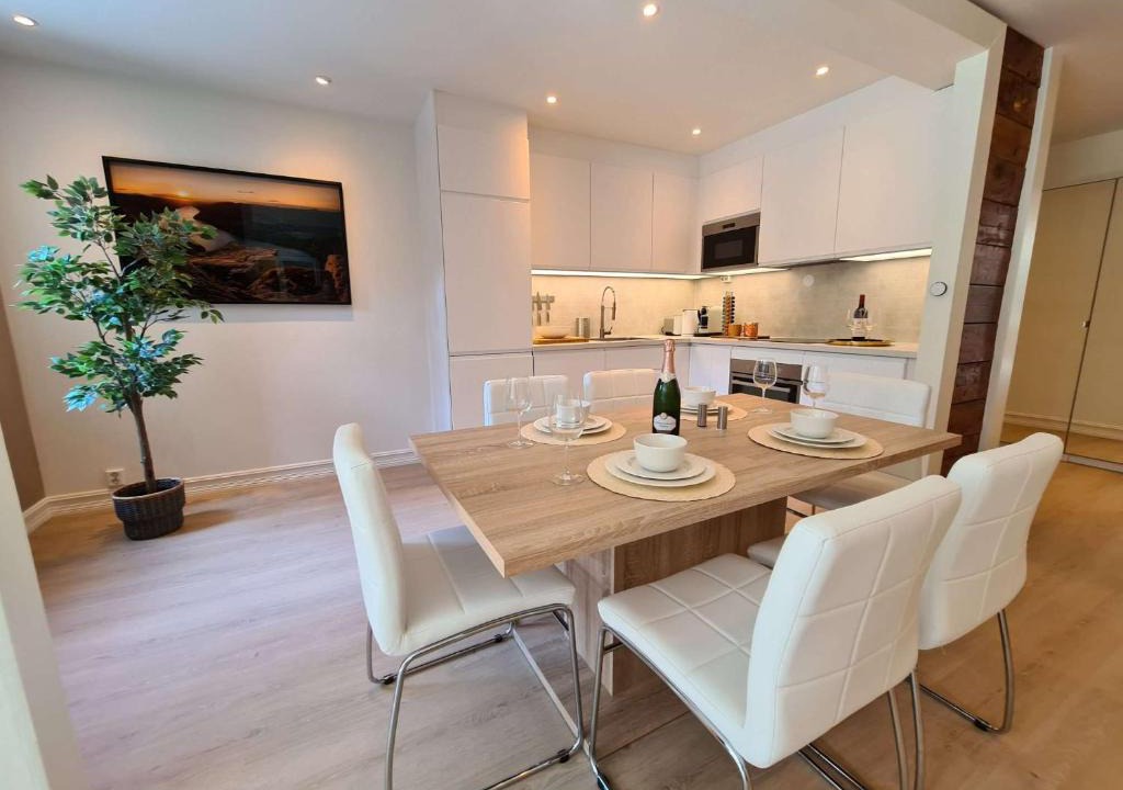 Stavanger Apartment | City Center Charm in Exclusive Eiganes - Modern & Spacious