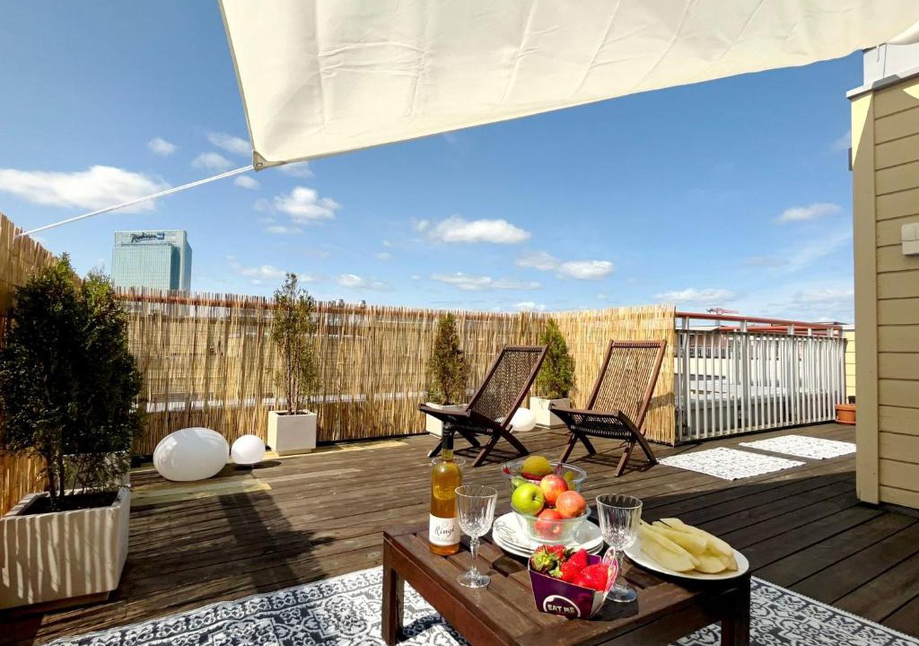 Gronland Apartment | City center flat w roof top terrace & free parking