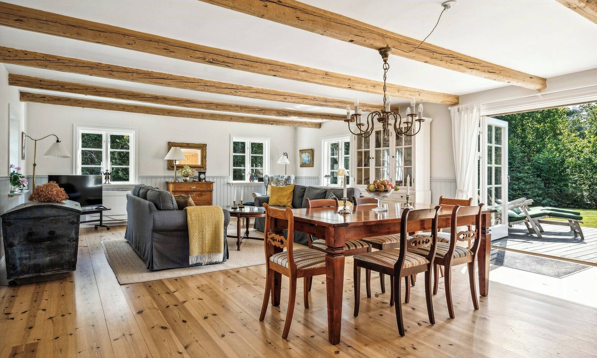 Ljungbyhed House | Classic home in peaceful oasis