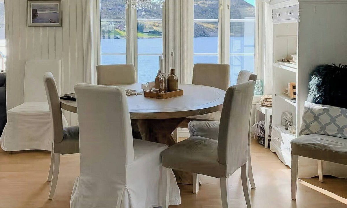 Osen House | Coastal cabin with panoramic views in Høvikstranda