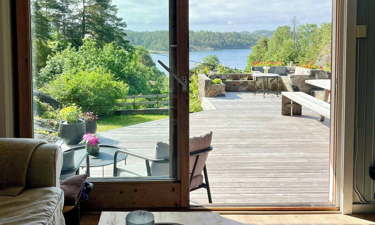 Bamble House | Coastal cabin with sunshine all day