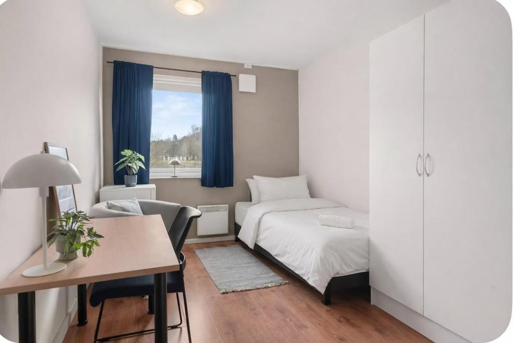 Porsgrunn Apartment | Comfortable, private room with keypad lock - P Apartments