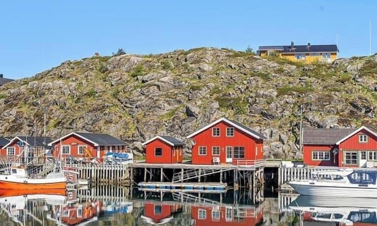 Skrova House | Cosy cabin on jetty in Lofoten