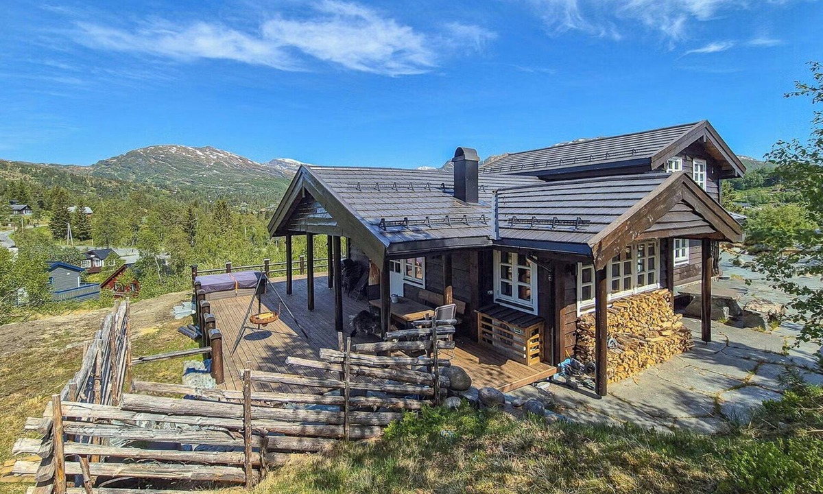 Kvam House | Cosy cabin with jacuzzi right by the ski slope