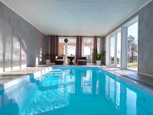 Grimstad House | Cosy family home with pool