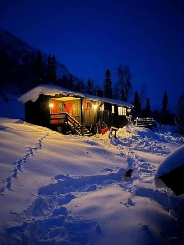 Flaa Ski Chalet | Cosy mountain cabin 875m near Turufjell, ski, fishing, hiking and quiet nature