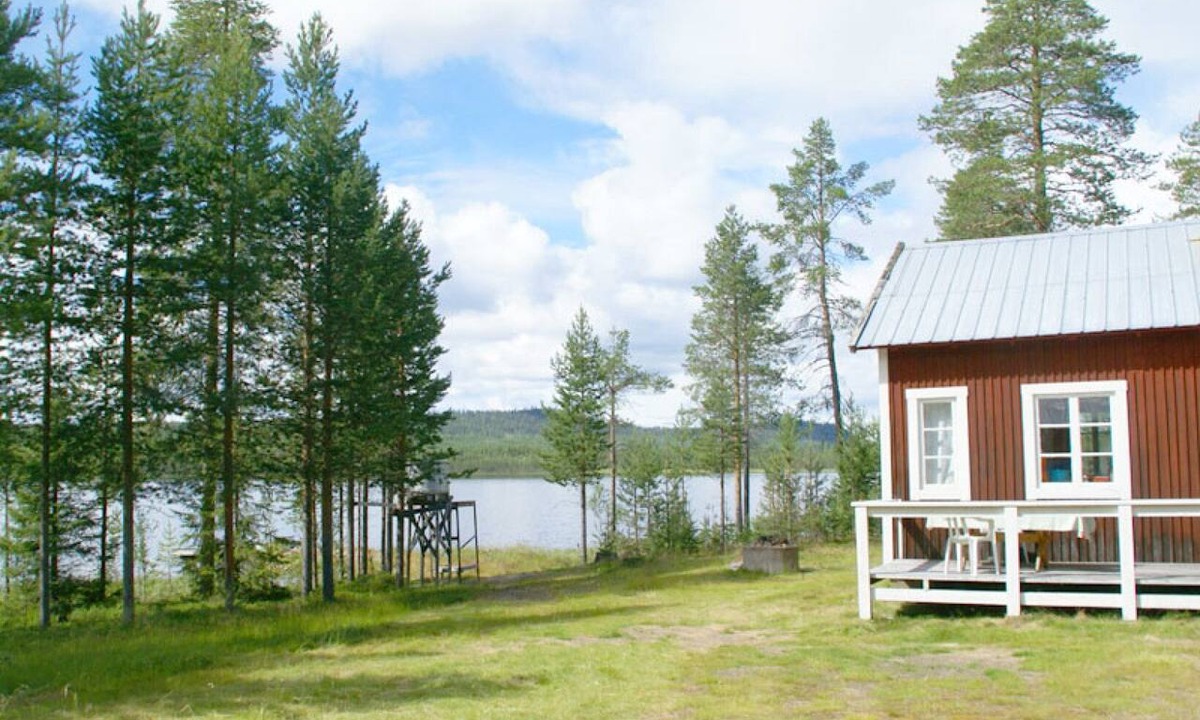Arjeplog O House | Cottage by the lake in Lapland