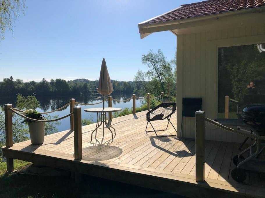 Jamtbo-Sagbo House | Cottage by the river