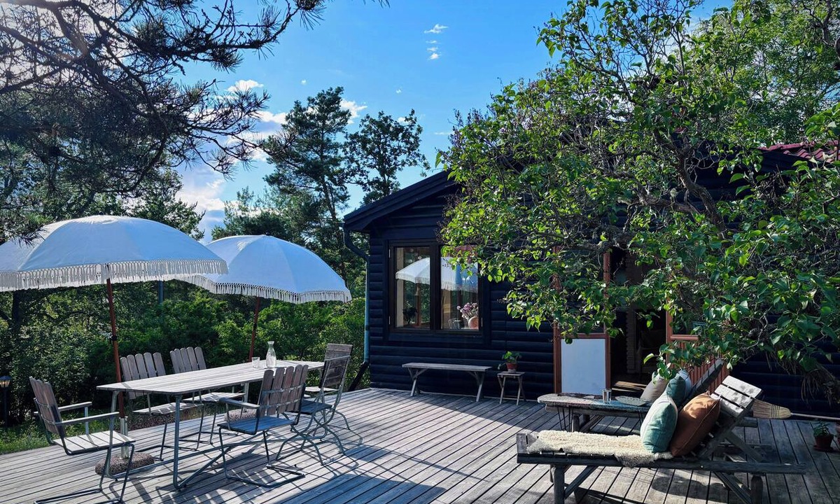 Varmdo House | Cottage from 1961 with sun terrace and fruit trees