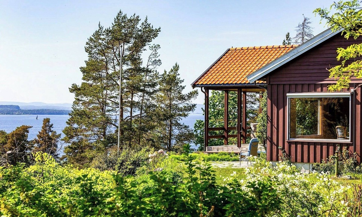 Moss House | Cottage in Jeløy nature reserve with fjord view