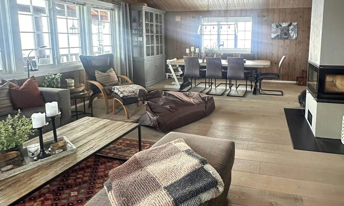 Vestre Slidre House | Cottage near Grønnsenknipa with skiing and hiking