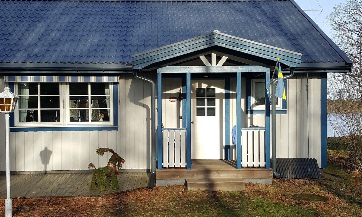 Fagerhult House | Cottage on the lake, child-friendly u. ideal for anglers
