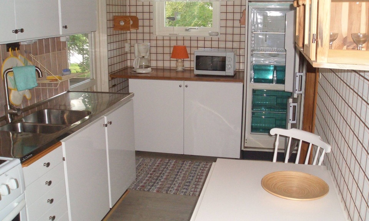 Fagerhult House | Cottage on the lake, child-friendly u. ideal for anglers