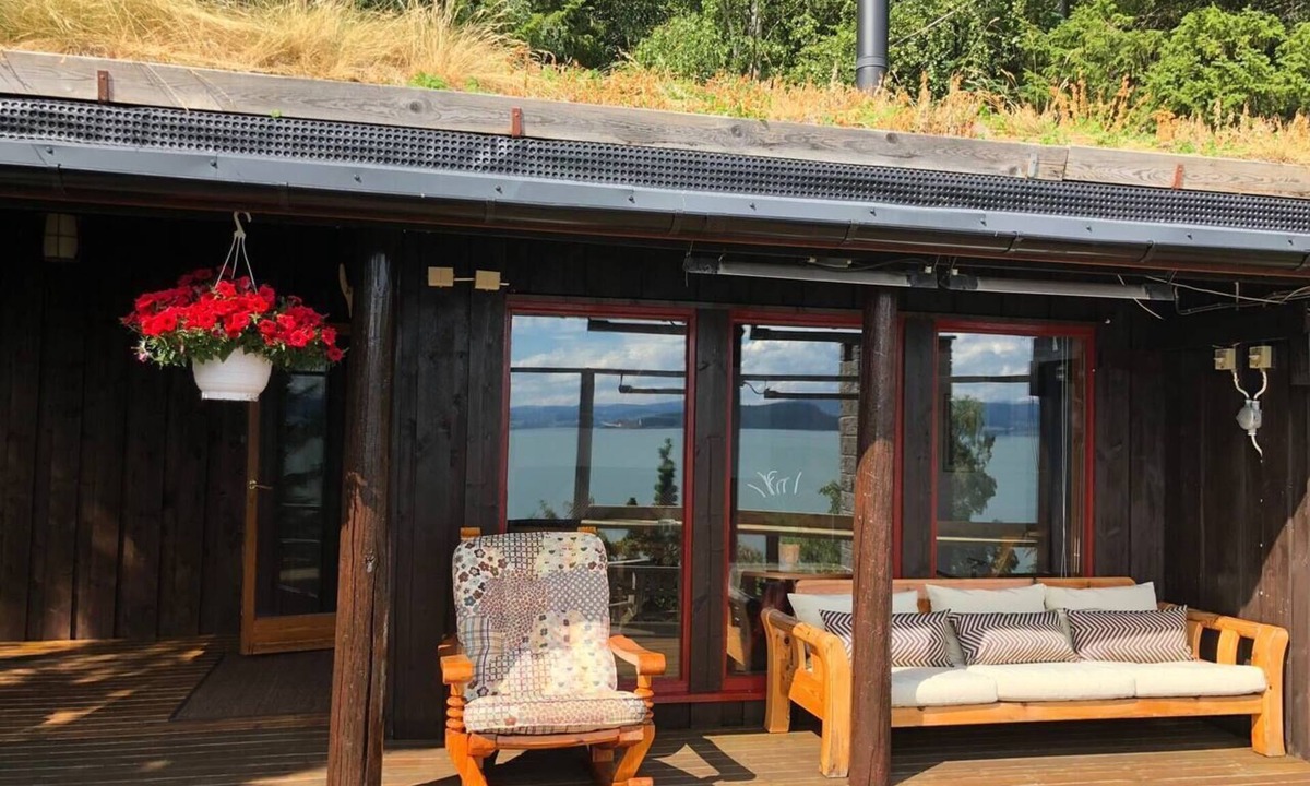 Levanger Cottage | Cottage - Sleeps 6 - Parking - Patio
