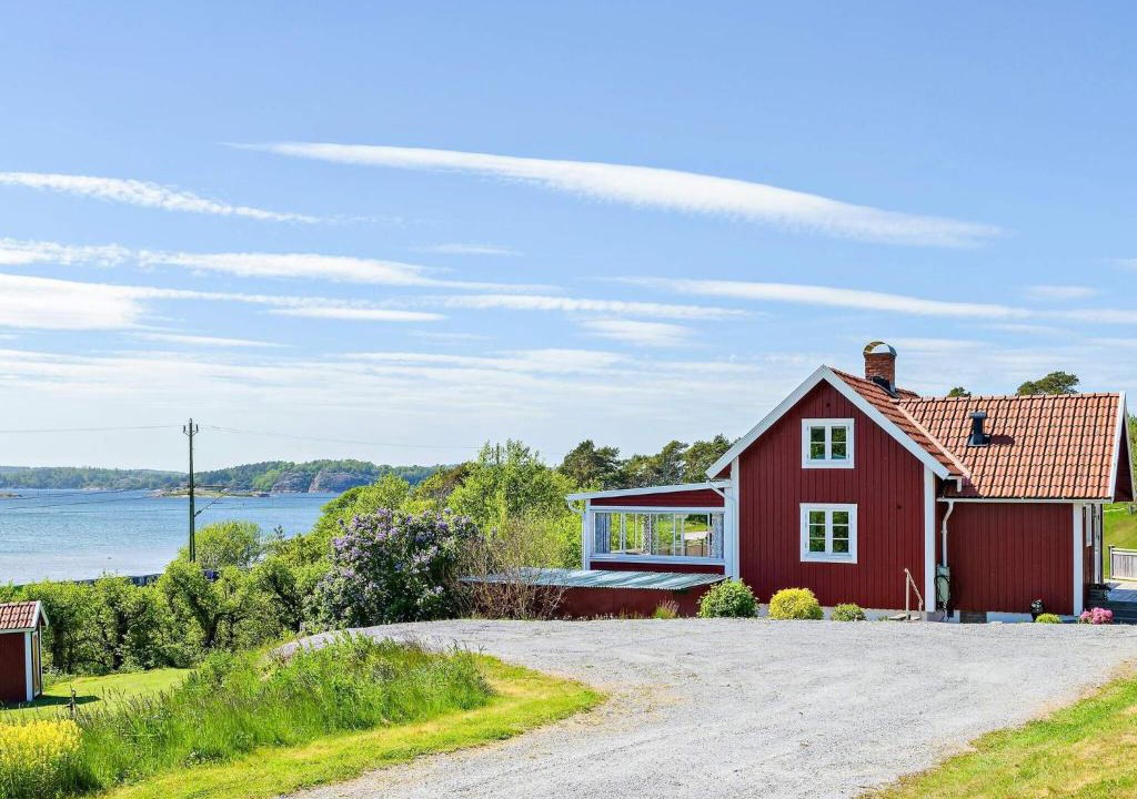 Stenungsund House | Cottage with Fjord View, Stenungsund