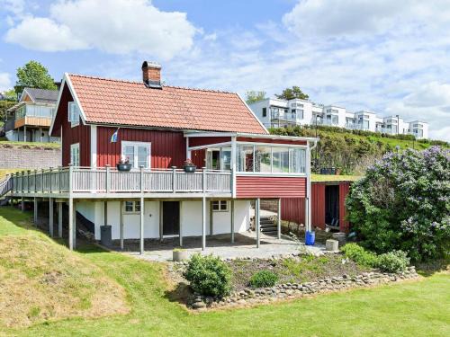 Stenungsund House | Cottage with Fjord View, Stenungsund