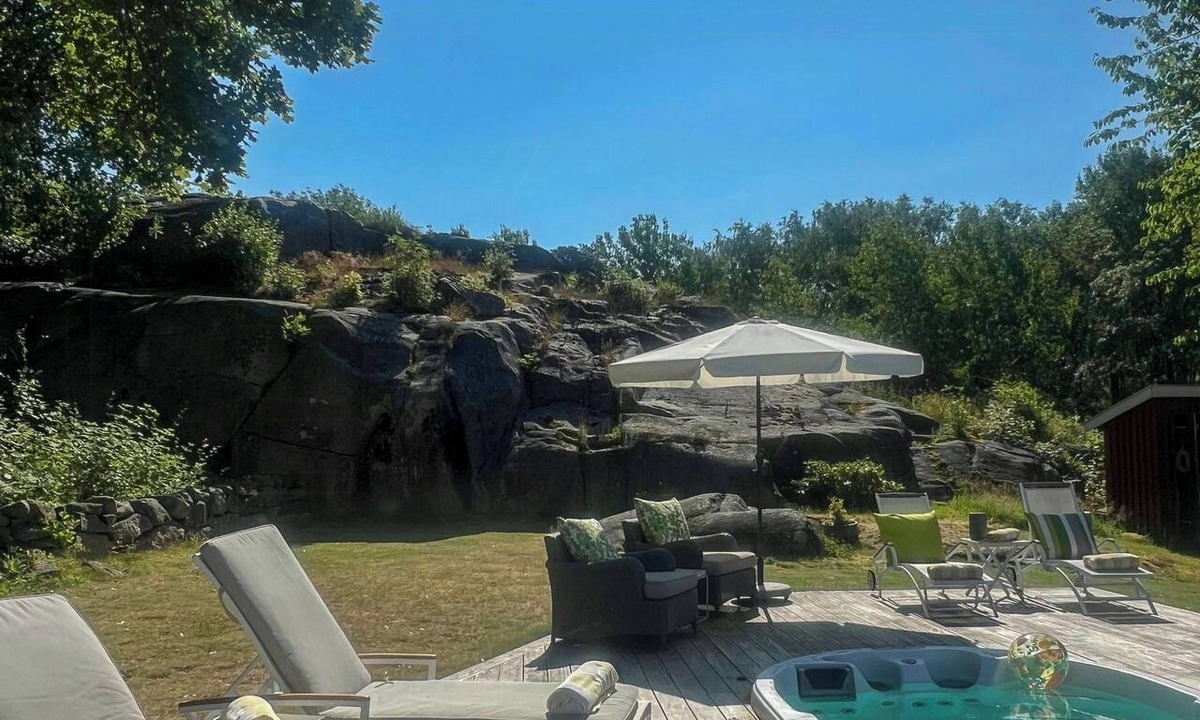 Brastad House | Country estate with tennis and pool near Lysekil