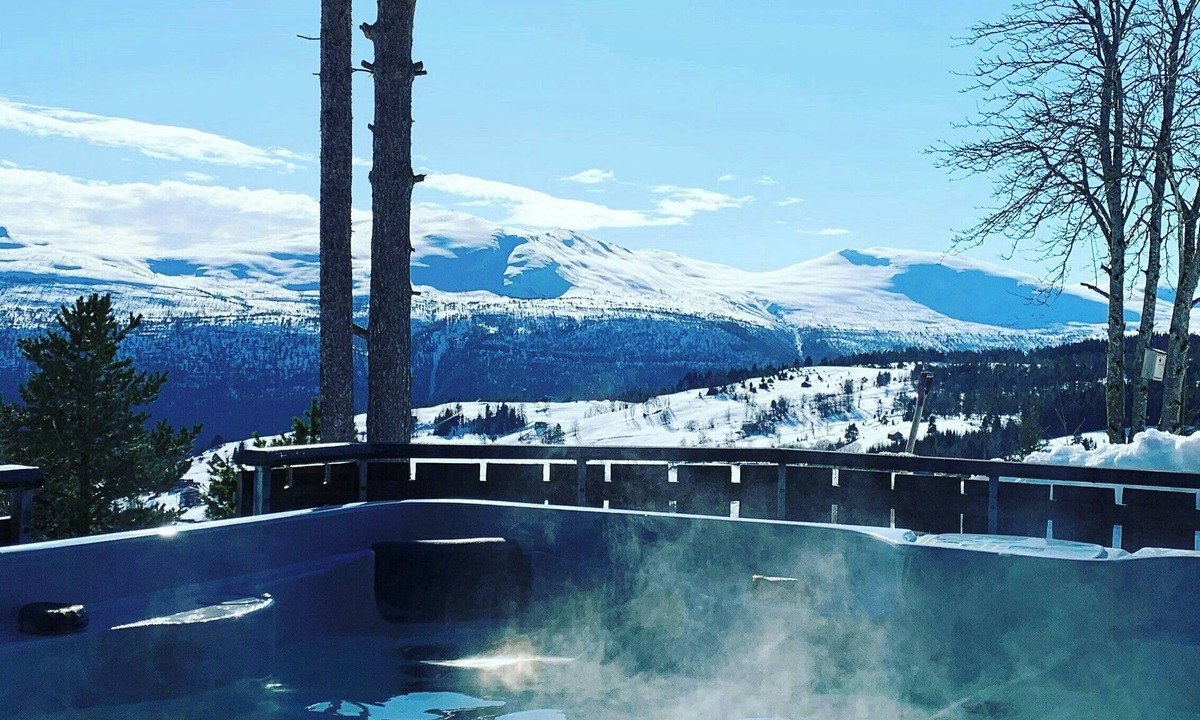 Solberg House | Countryside cabin with jacuzzi near Stryn