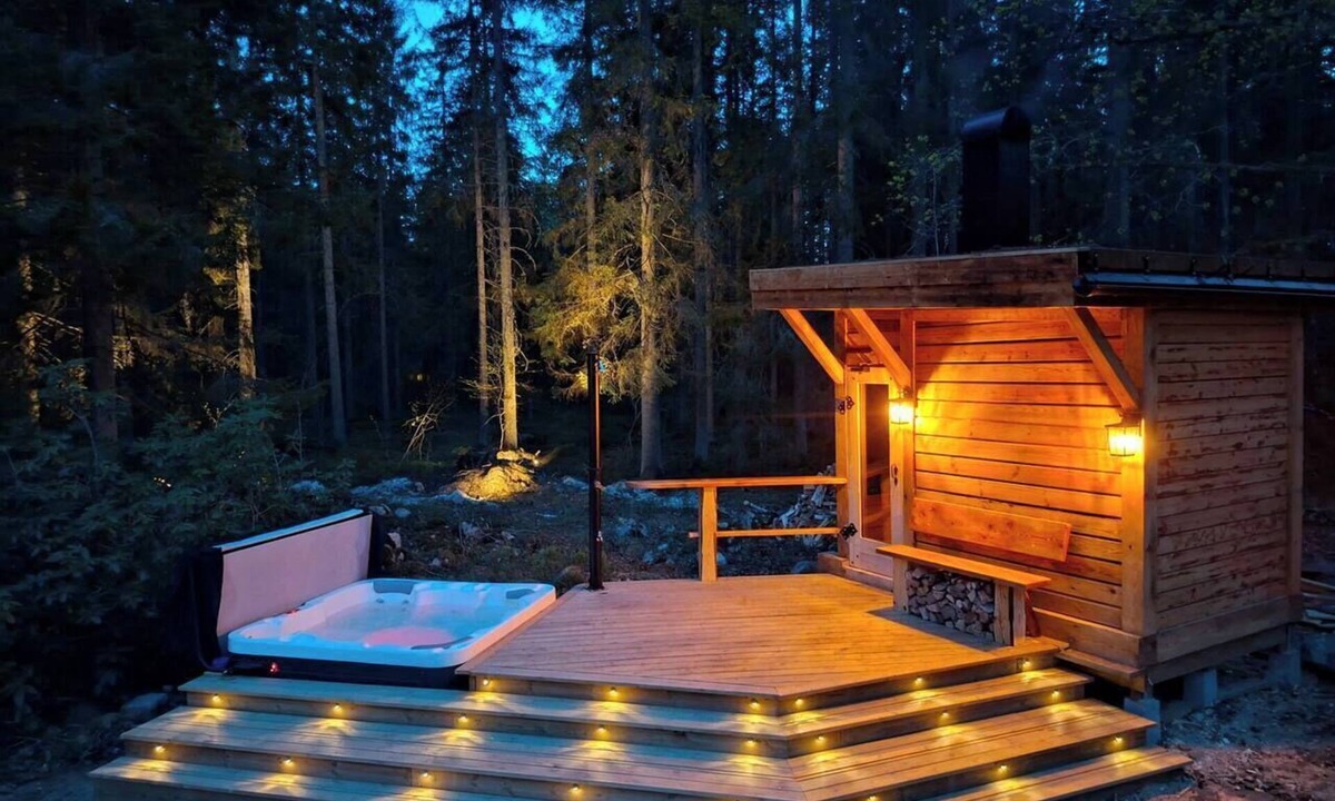 Urshult Cabin | Covert Retreat Timber Cabin with Sauna & Hot-Tub