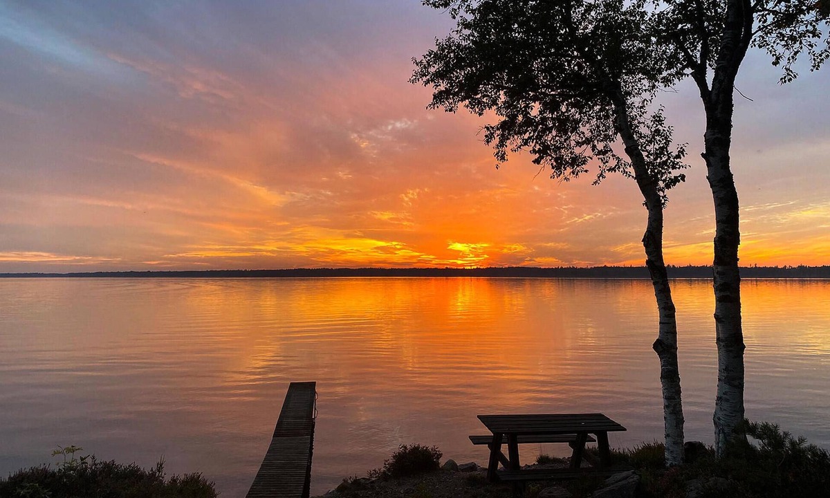 Undenas House | Cozy and family-friendly vacation home with lake view on Lake Viken.