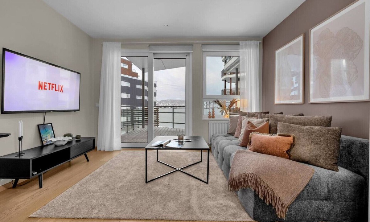 Tromso Apartment | Cozy Arctic Apartment - 1 bed with free parking