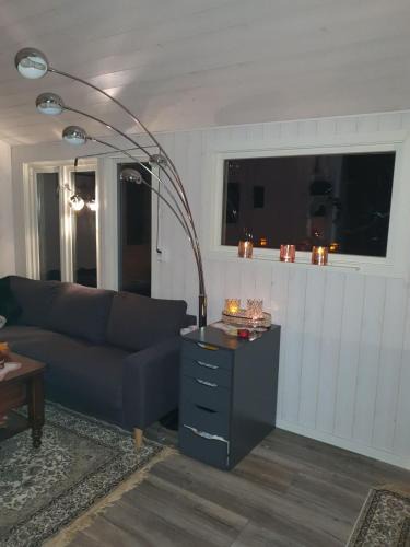 Lavangen Ski Chalet | cozy cabin whith outside toalett in front of lapphaungen turiststation