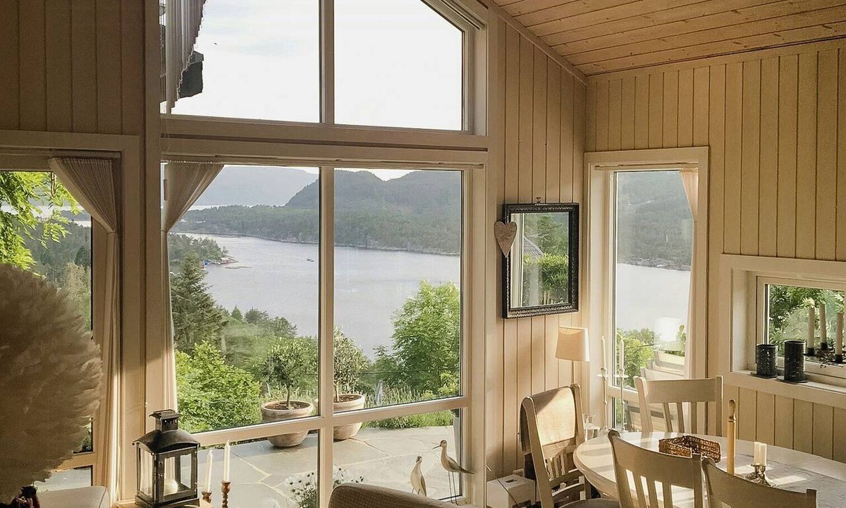 Suldal House | Cozy cabin with Økstrafjord view