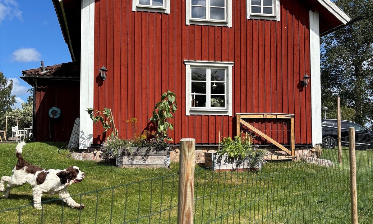 Vetlanda Municipality Cottage | Cozy dog and child friendly cottage near bathing lake
