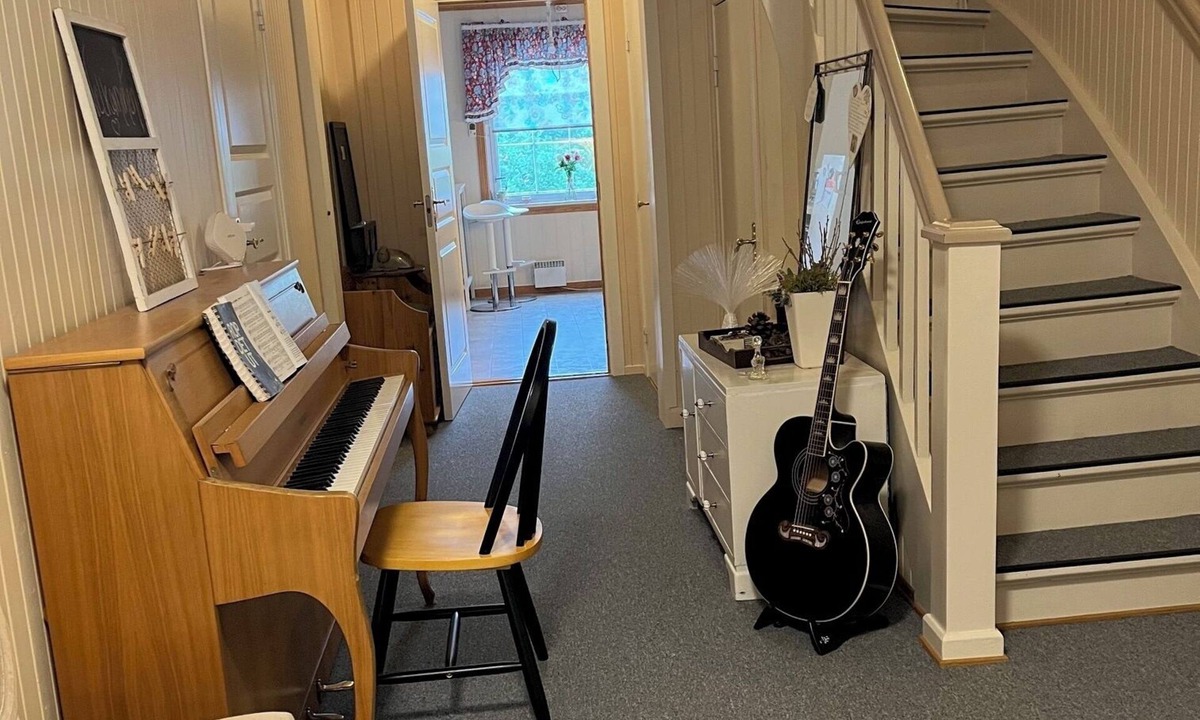Evje House | Cozy family home in the heart of EVJE. 4 bedrooms and a large yard.