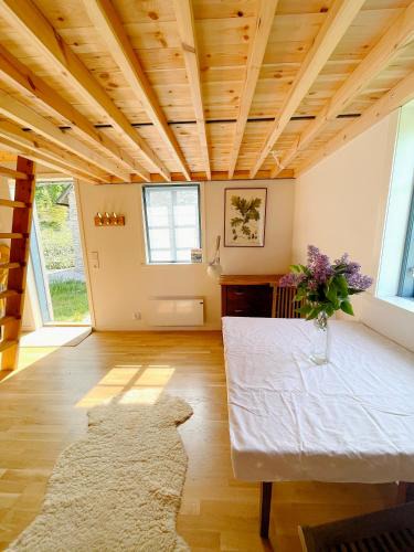 Nyhamn House | Cozy guest house in Lummelunda next to caves & sea