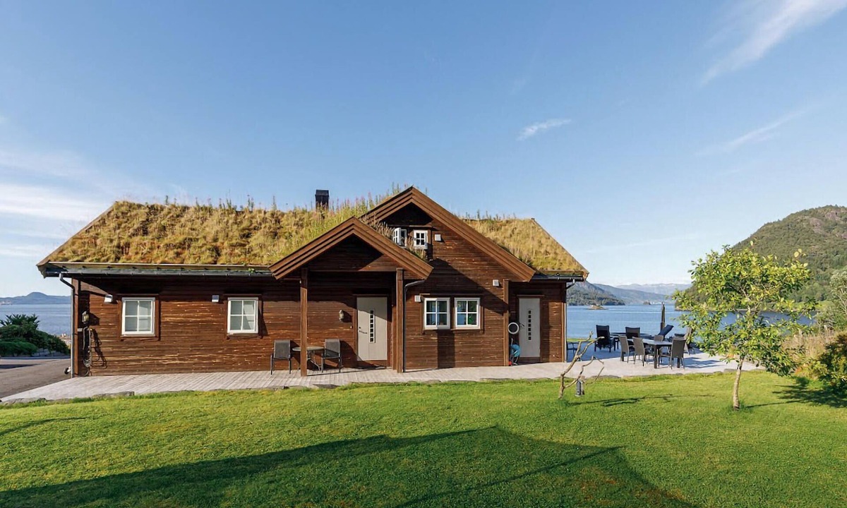 Vindafjord House | Cozy home in ølensvåg with WiFi