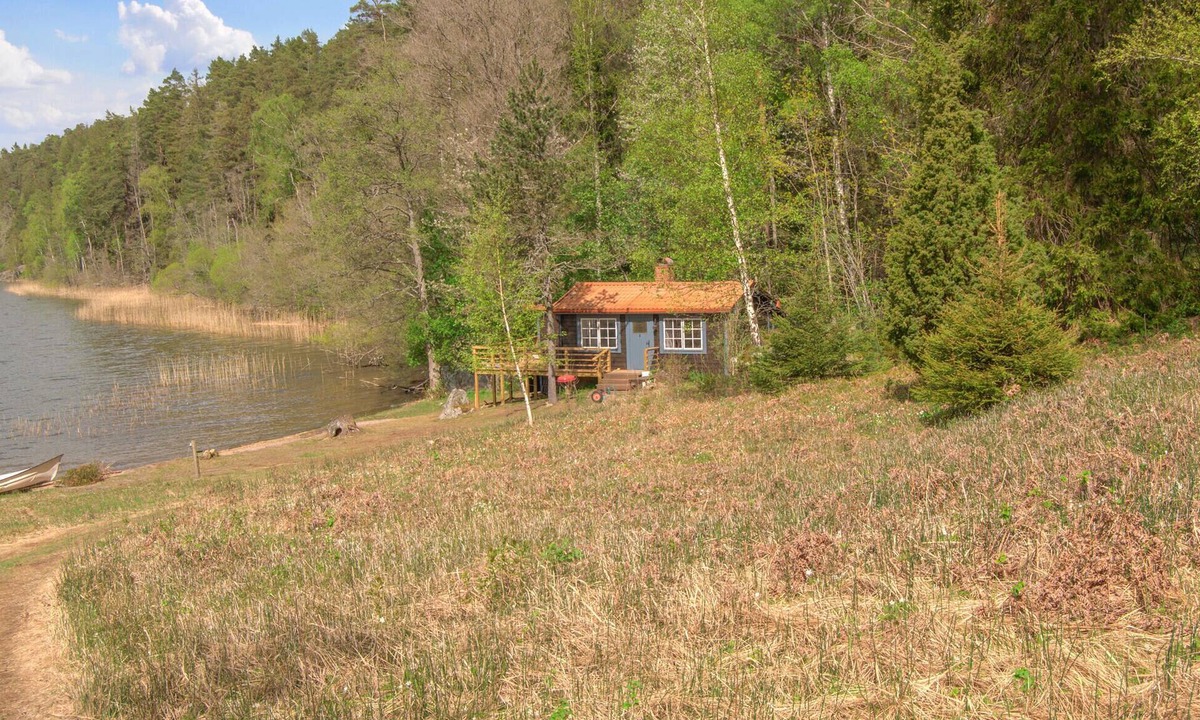 Centrum-Fanas-Nydal-Vasterangen House | Cozy home in Bålsta with lake view