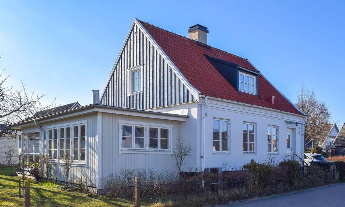 Brantevik House | Cozy home in Brantevik with house sea view