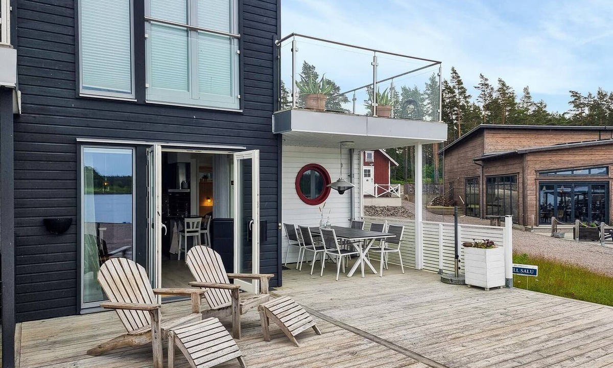 Mariestad Municipality House | Cozy home in Brommösund with lake view