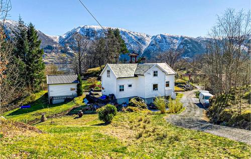 Osteroy House | Cozy Home In Bruvik With Wifi