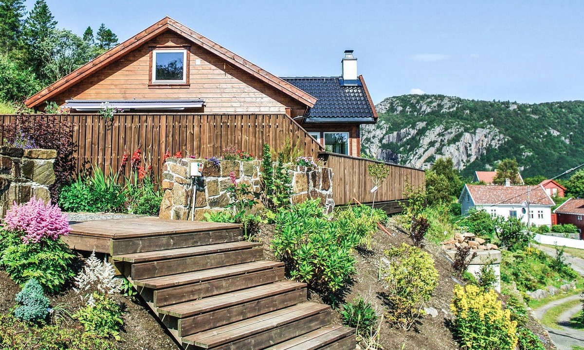 Farsund House | Cozy home in Farsund with sauna
