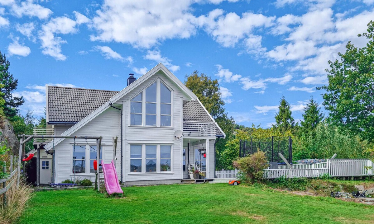 Farsund House | Cozy home in Farsund with WiFi