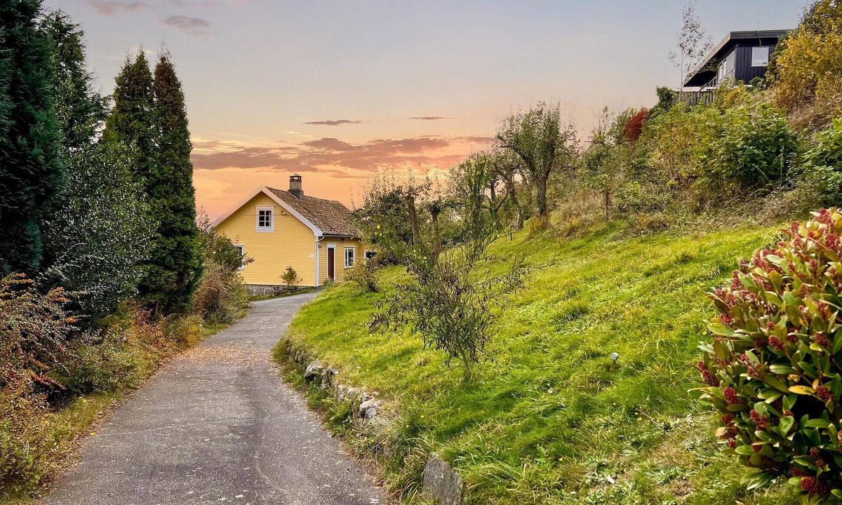Farsund House | Cozy home in Farsund with house sea view