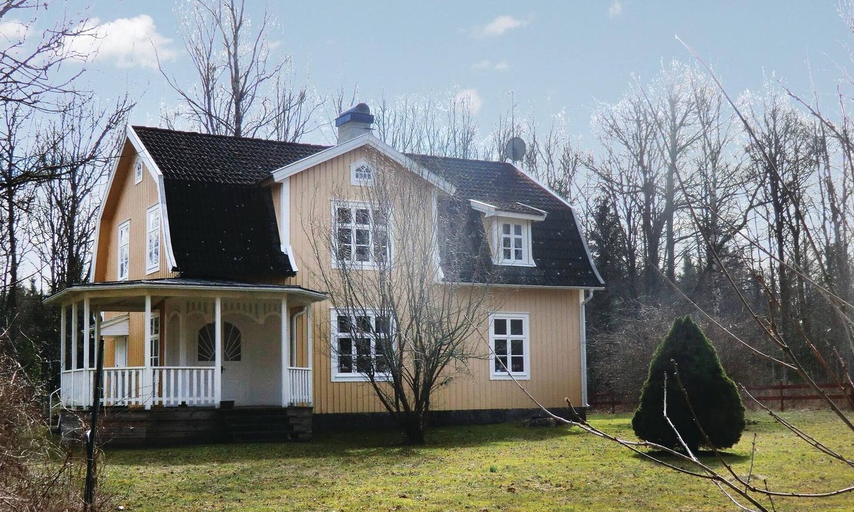 Gullabo House | Cozy home in Gullabo with kitchen