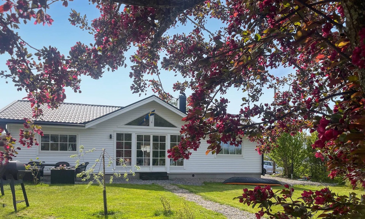 Husby-Rekarne House | Cozy home in Husby-rekarne with sauna