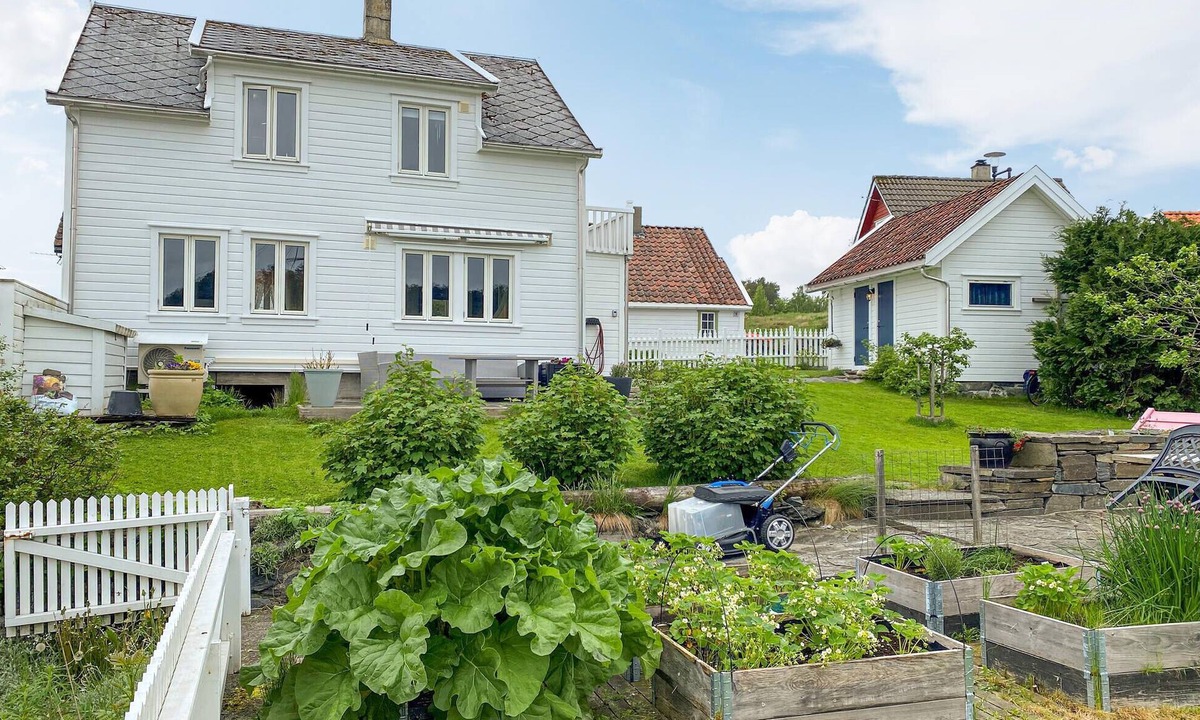 Suldal House | Cozy home in Jelsa with house sea view