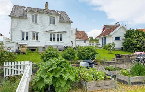 Suldal House | Cozy Home In Jelsa With House Sea View