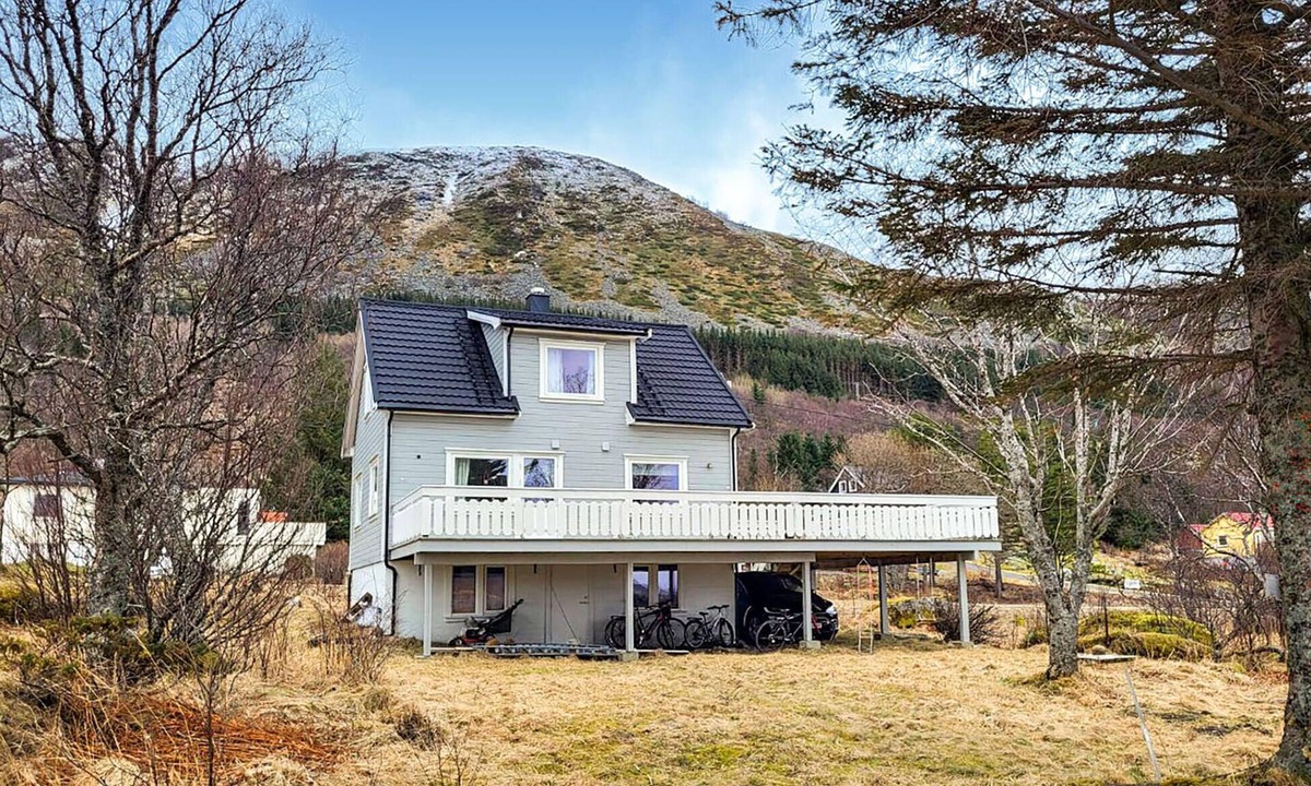 Barstrand House | Cozy home in Kleppstad with house sea view