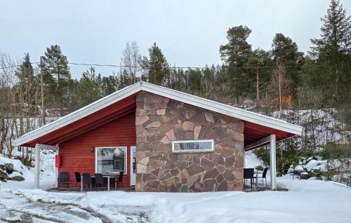 Hole House | Cozy Home In Krokkleiva With Sauna