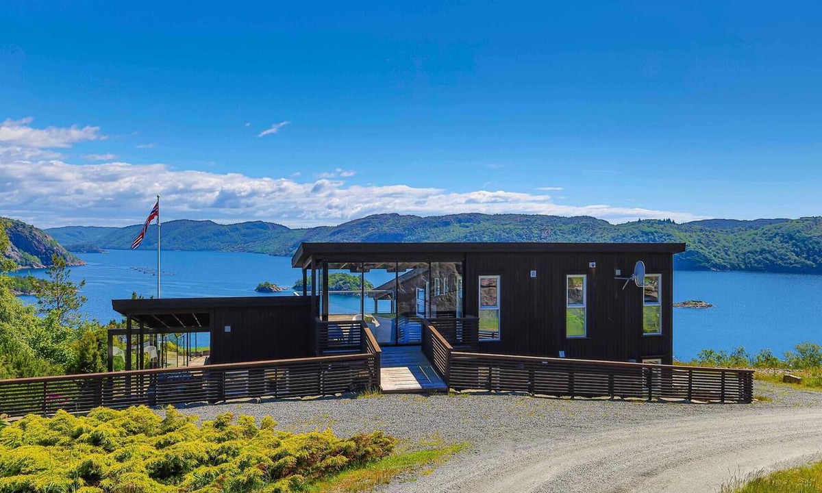 Lyngdal House | Cozy home in Lyngdal with WiFi