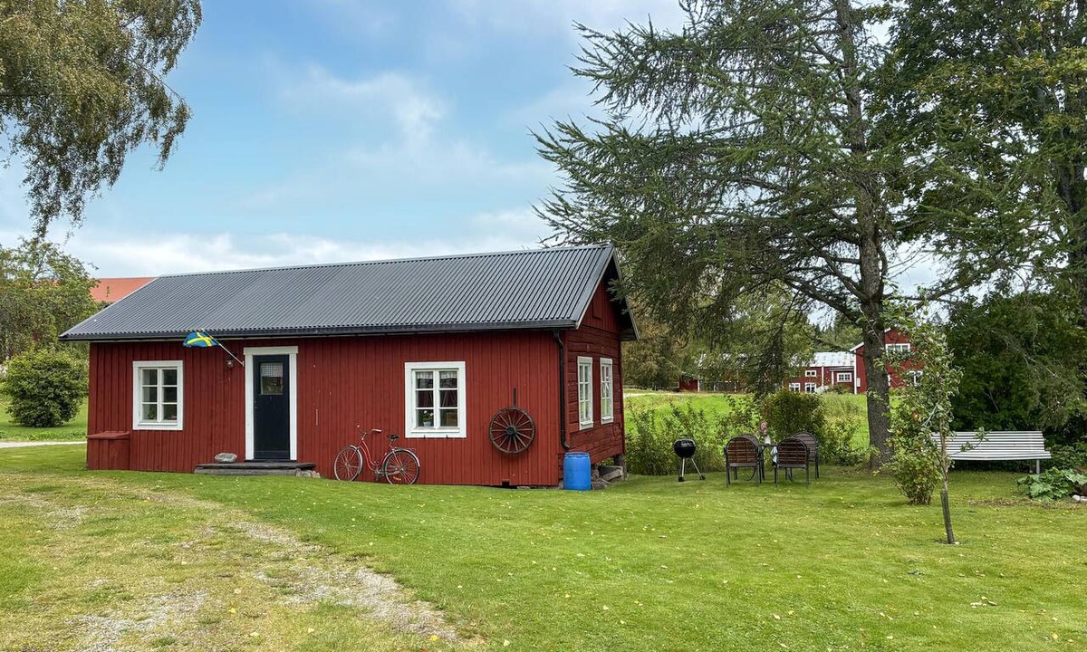 Nasviken House | Cozy home in Näsviken with house a mountain view