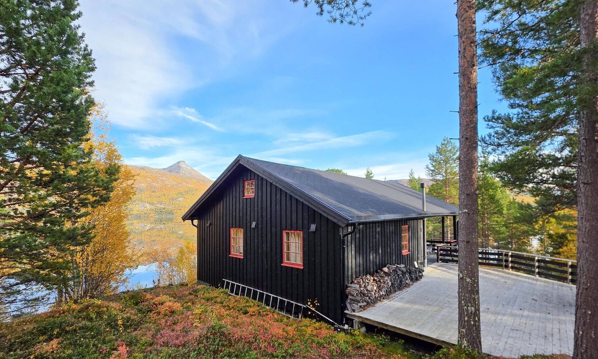 Balsfjord House | Cozy home in øverbygd with house a mountain view