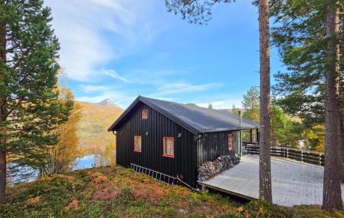 Balsfjord House | Cozy Home In Øverbygd With House A Mountain View