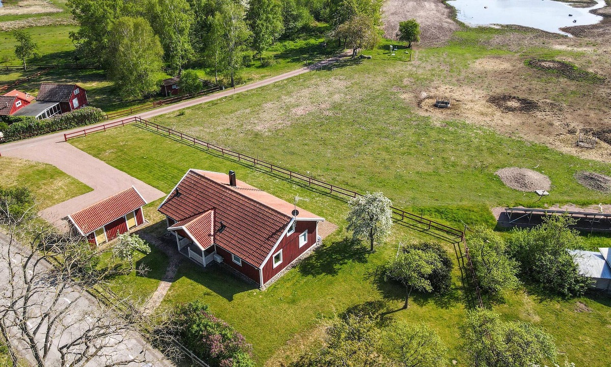 Tofta House | Cozy home in Rockneby with kitchen